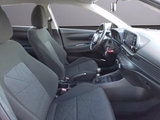 HYUNDAI Bayon 1.2 MPI MT XLine 11